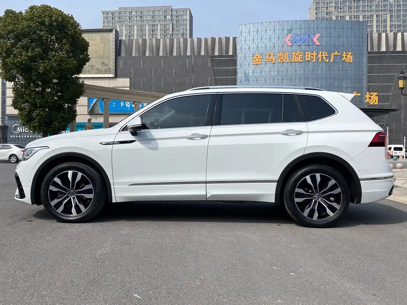 VOLKSWAGEN TIGUAN L