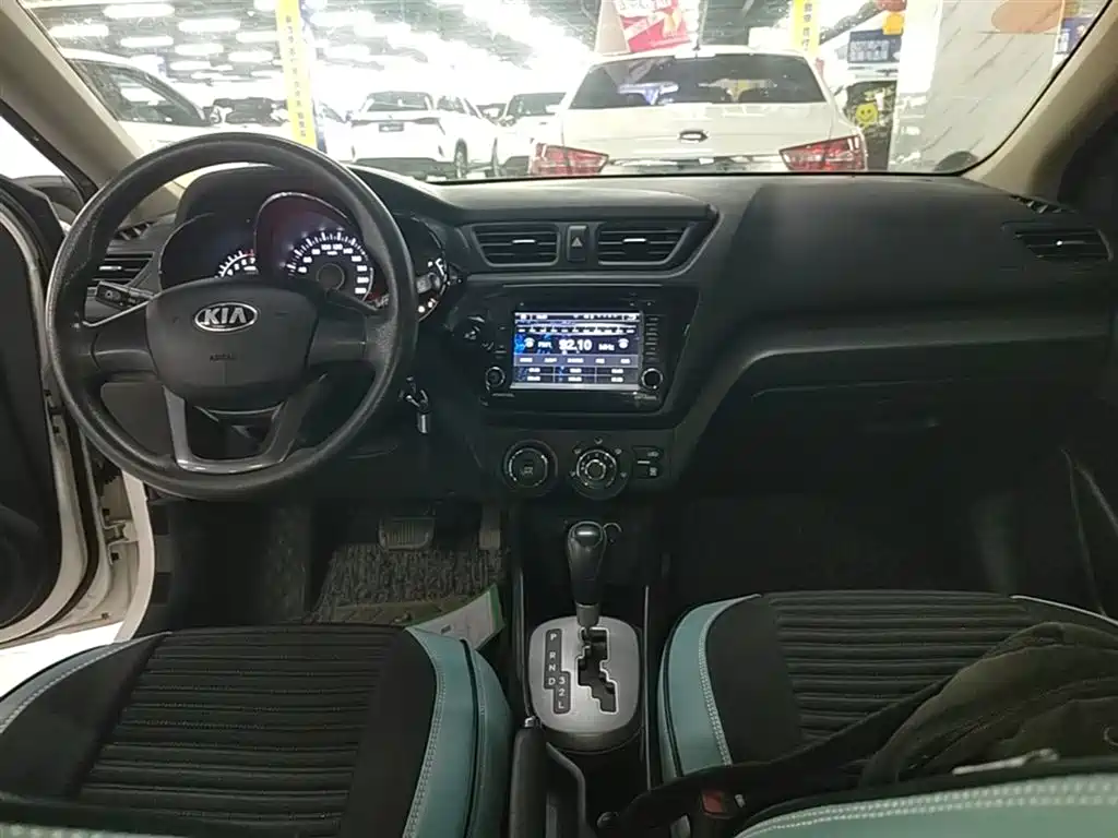 Kia K2 2012 Hatchback 1.4L AT GLS Commemorative Edition фото 10