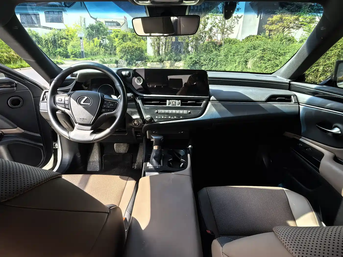 Lexus ES 2023 200 Excellence Edition фото 5