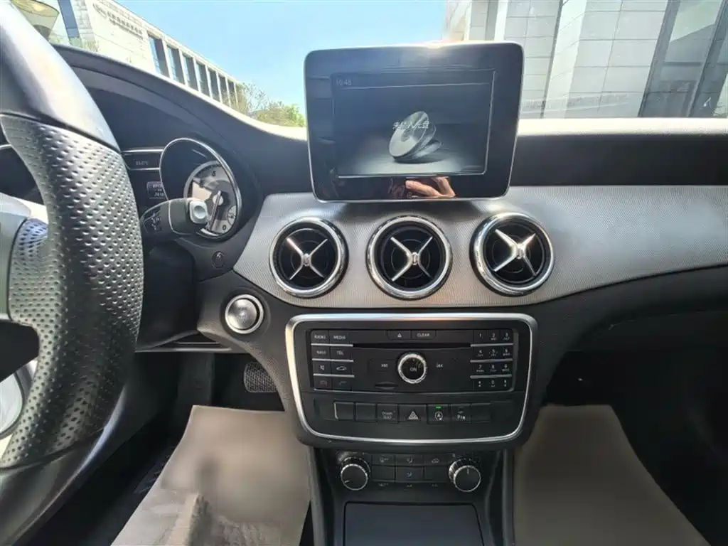 Mercedes-Benz GLA 2016 GLA 200 Dynamic фото 17