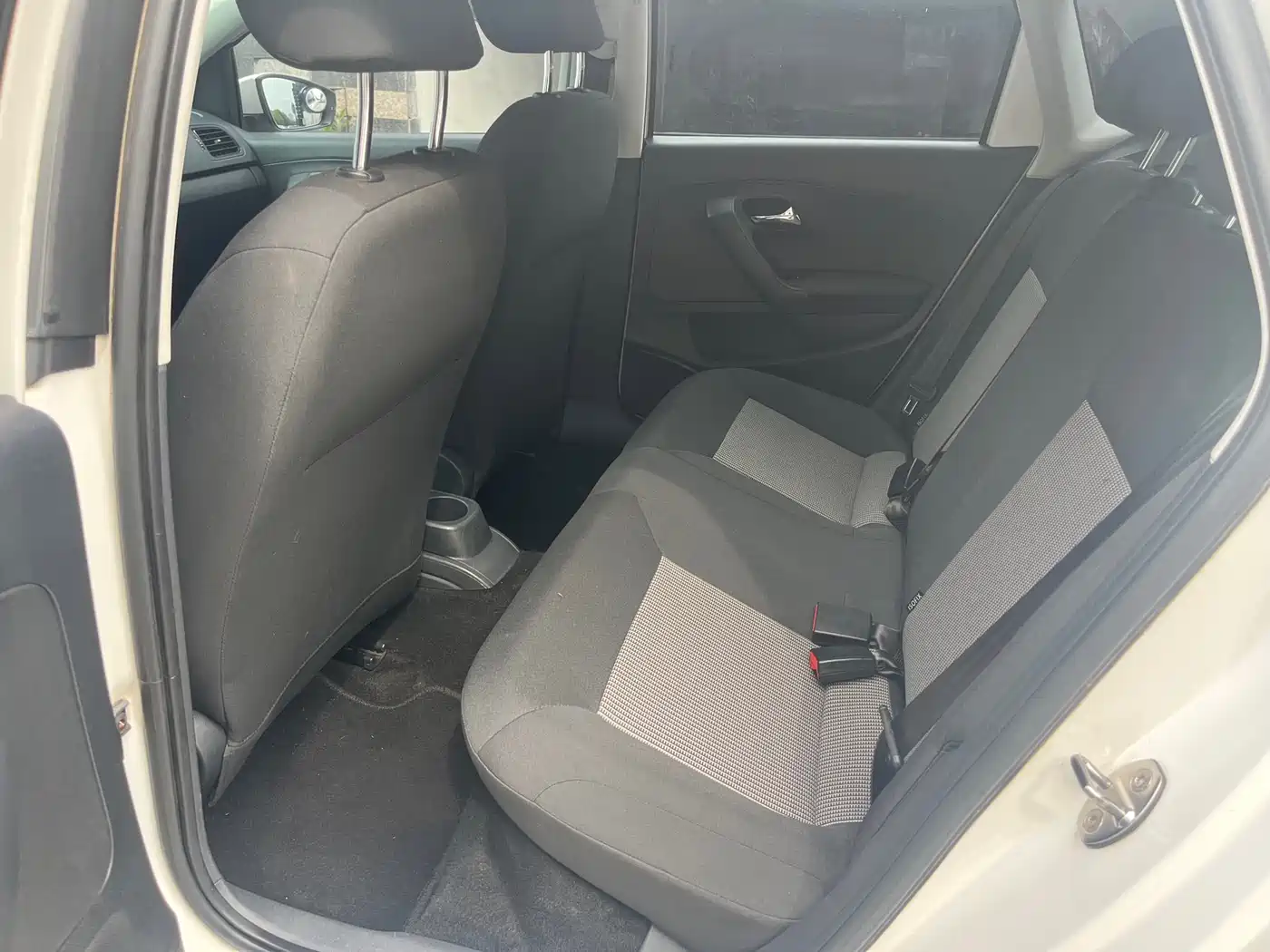 Volkswagen Polo 2016 1.4L Automatic Trend фото 5