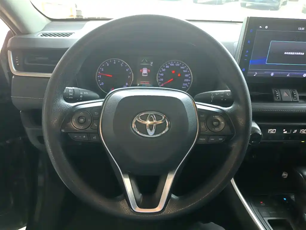 Toyota Wildlander 2020 2.0L CVT 2WD Luxury Edition фото 11