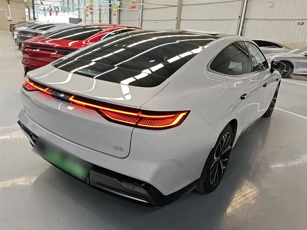Geely Galaxy Galaxy E8 2025 700km Long Voyage Smart Drive Edition фото 7