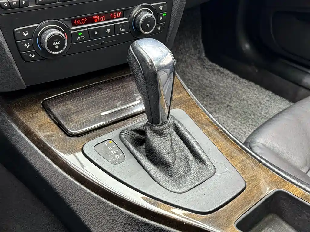 BMW 3 Series (Import) 2011 320i Coupe фото 10