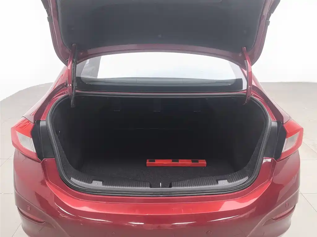 Chevrolet Cruze 2018 320 Automatic Pioneer Sunroof Edition фото 16