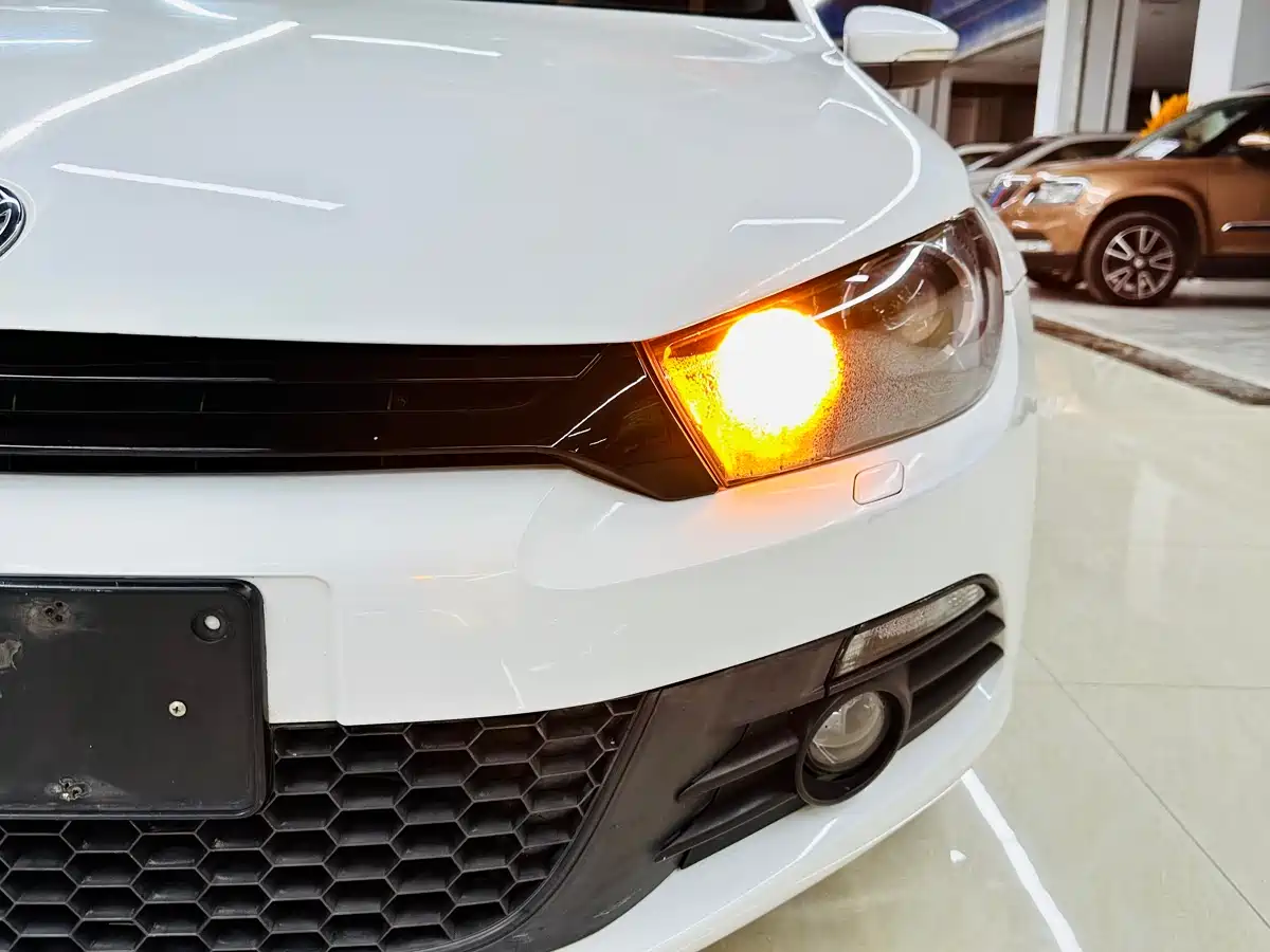 Volkswagen Scirocco 2011 2.0TSI R-Line фото 10