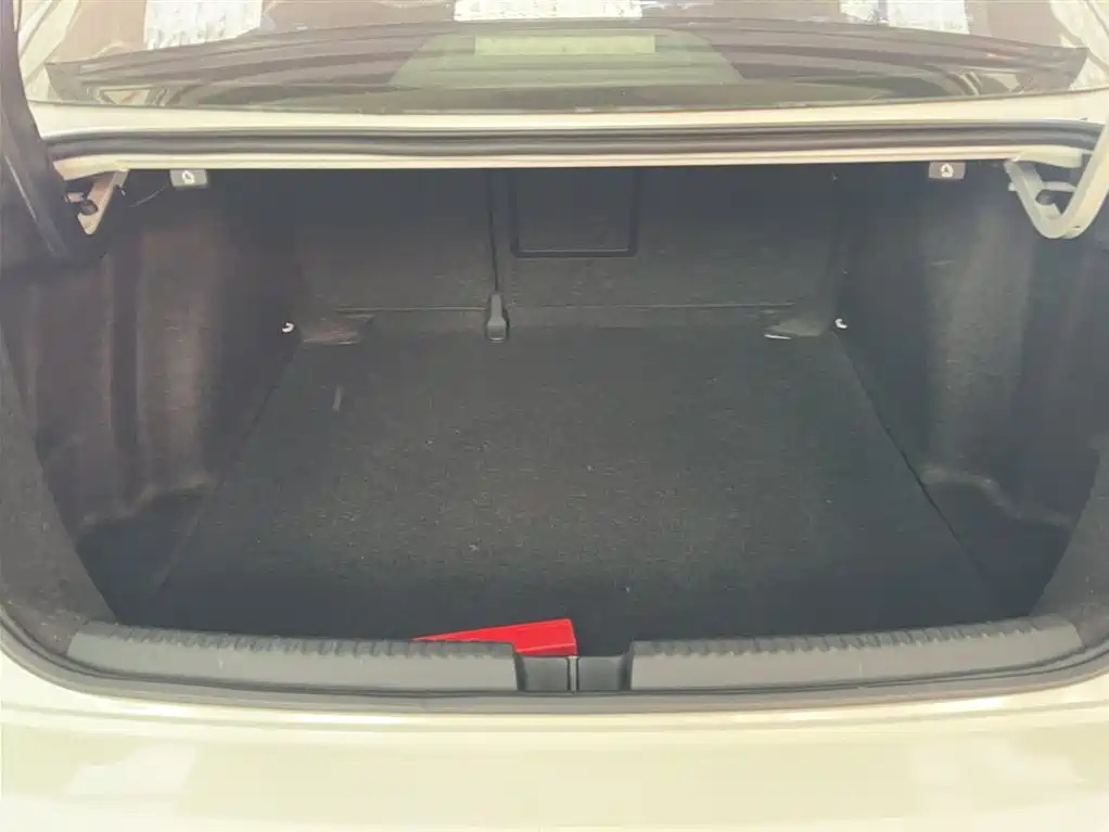 Volkswagen Sagitar 2017 1.6L Automatic Comfort фото 20