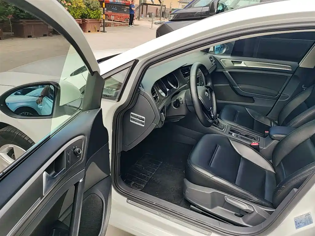 Volkswagen Golf 2016 230TSI Automatic Comfort фото 16