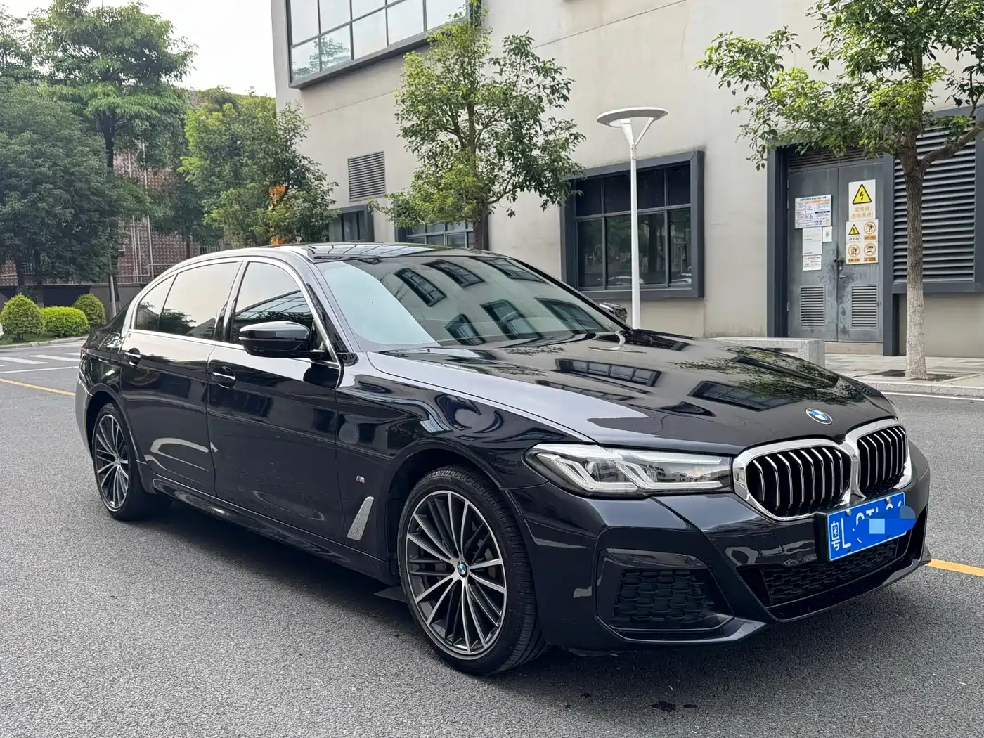 BMW 5 Series 2023 530Li Leading M Sport Package фото 3