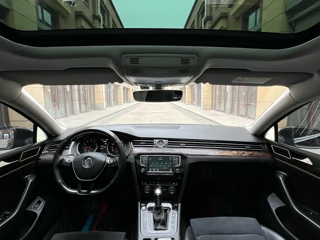 Volkswagen Magotan 2017 330TSI DSG Luxury фото 7