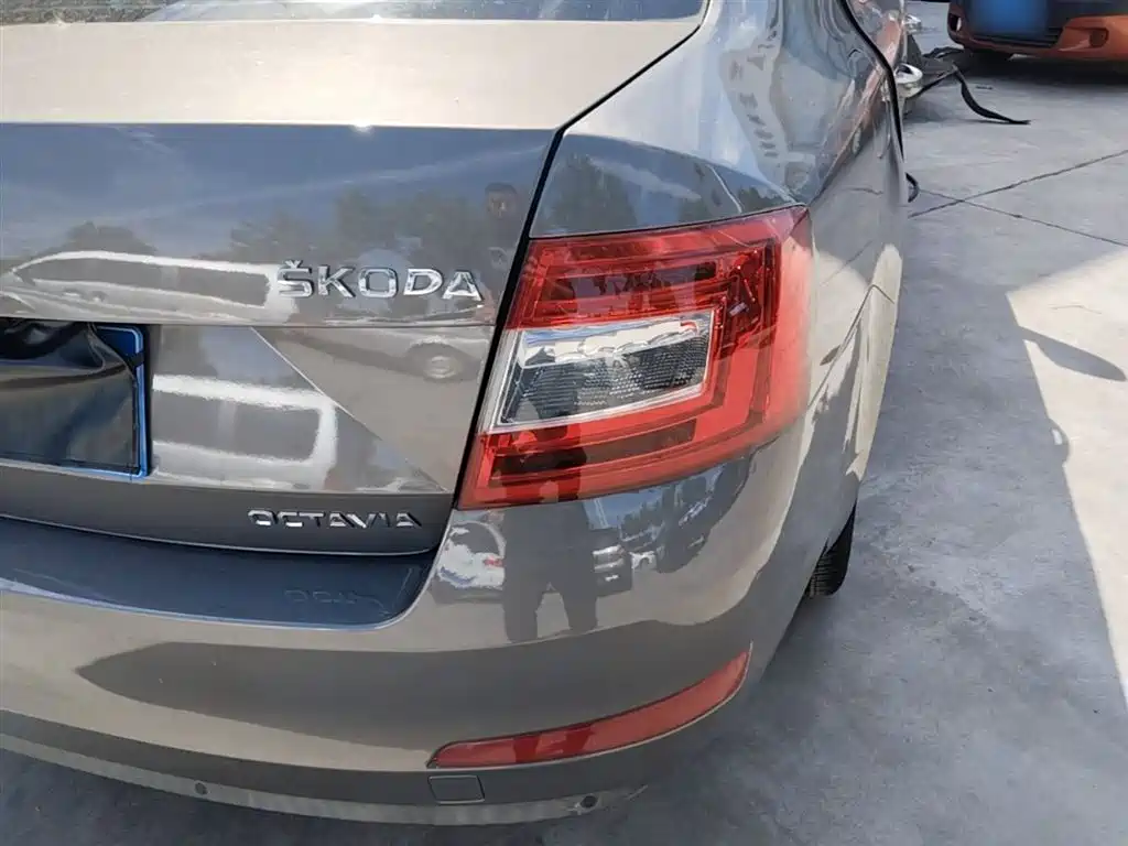 Škoda Octavia 2015 1.6L Automatic逸杰版 фото 8