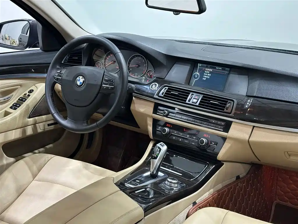 BMW 5 Series 2012 523Li Luxury фото 11