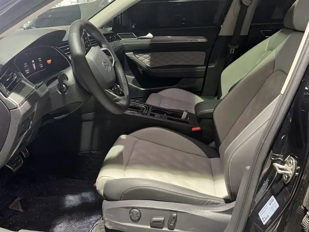 Volkswagen Magotan 2023 2 Million Units Anniversary Edition 330TSI DSG Leading Type фото 8