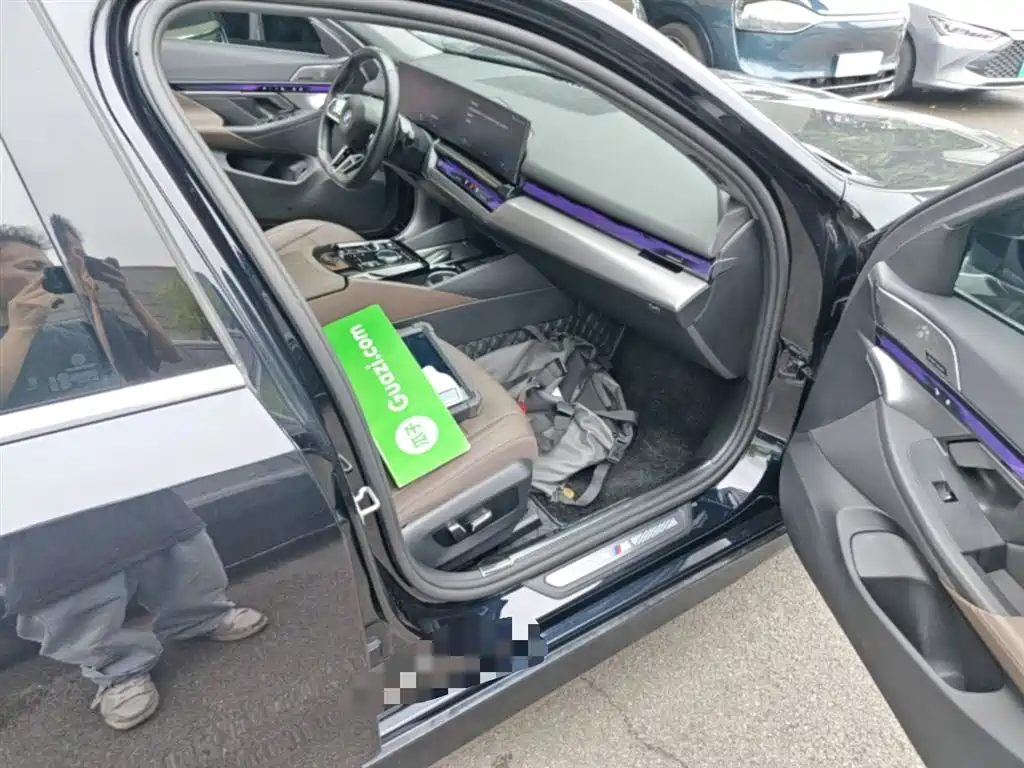 BMW 5 Series 2024 530Li Leading M Sport Package фото 11