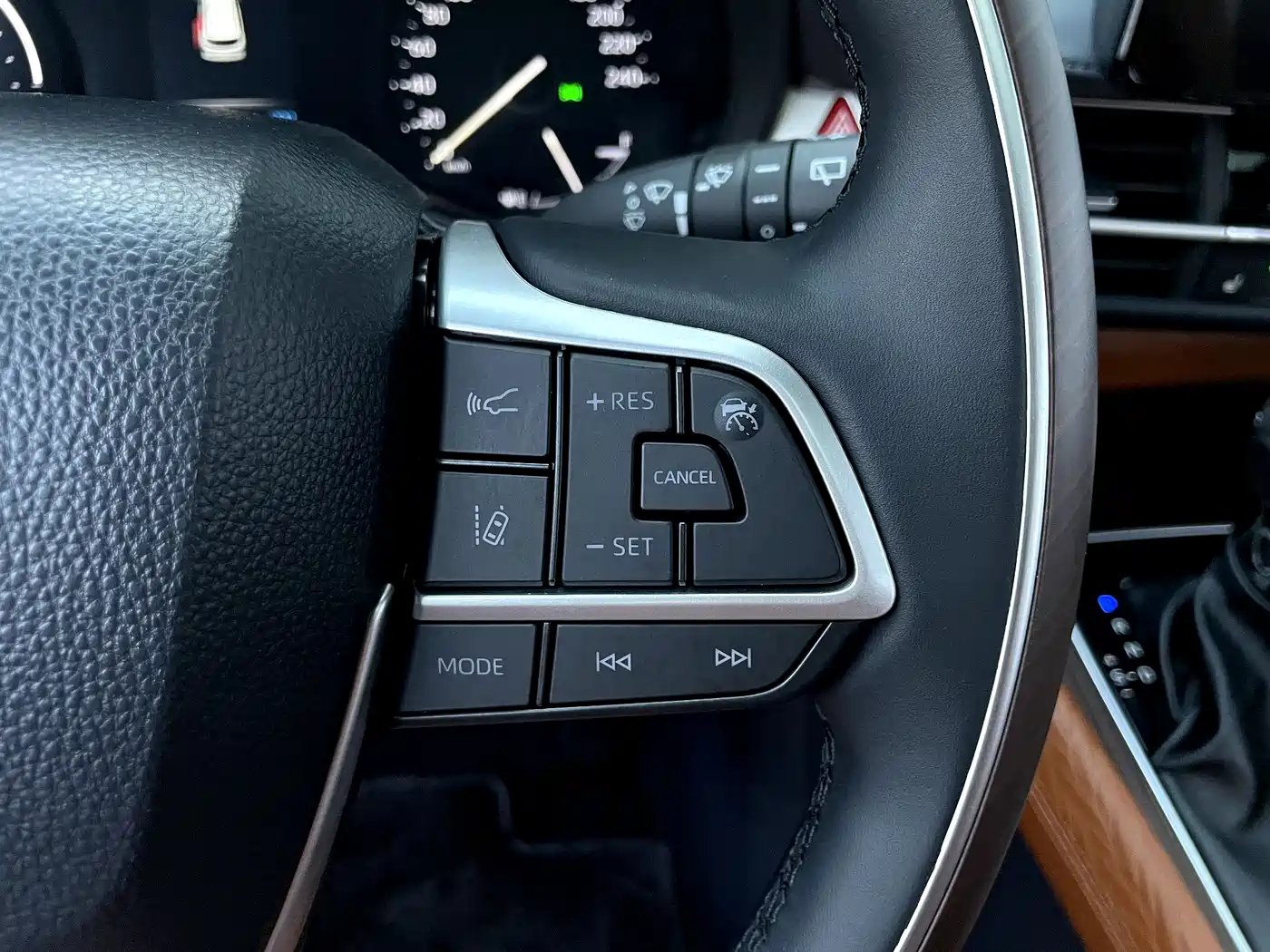 Toyota Sienna 2024 2.5L Hybrid Comfort Edition фото 17