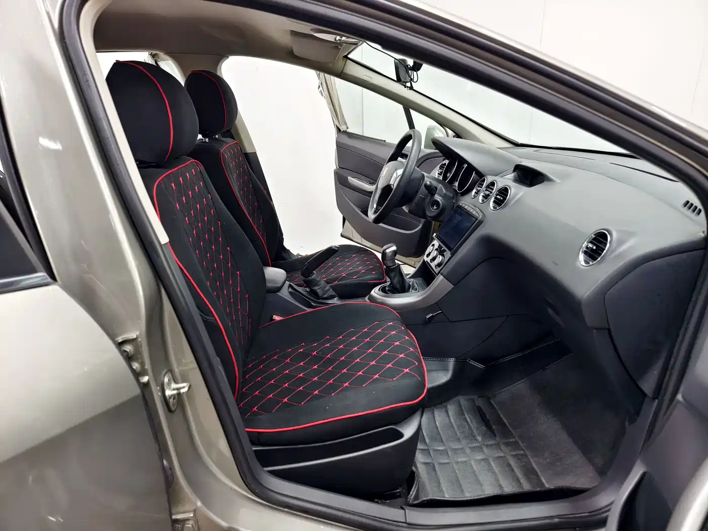 Peugeot 408 2013 2.0L Manual Comfort Edition фото 13
