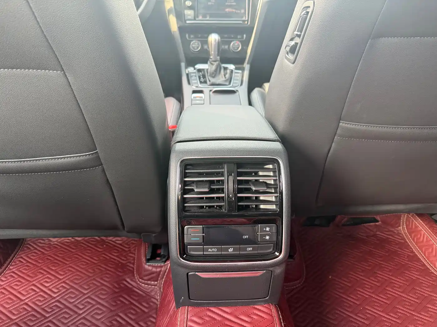 Volkswagen Magotan 2019 330TSI DSG Luxury Class China VI фото 8
