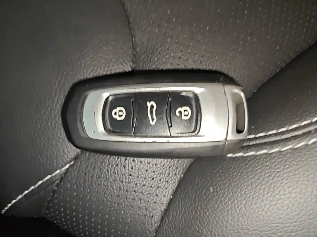 Фото 9 - Geely Vision X3
