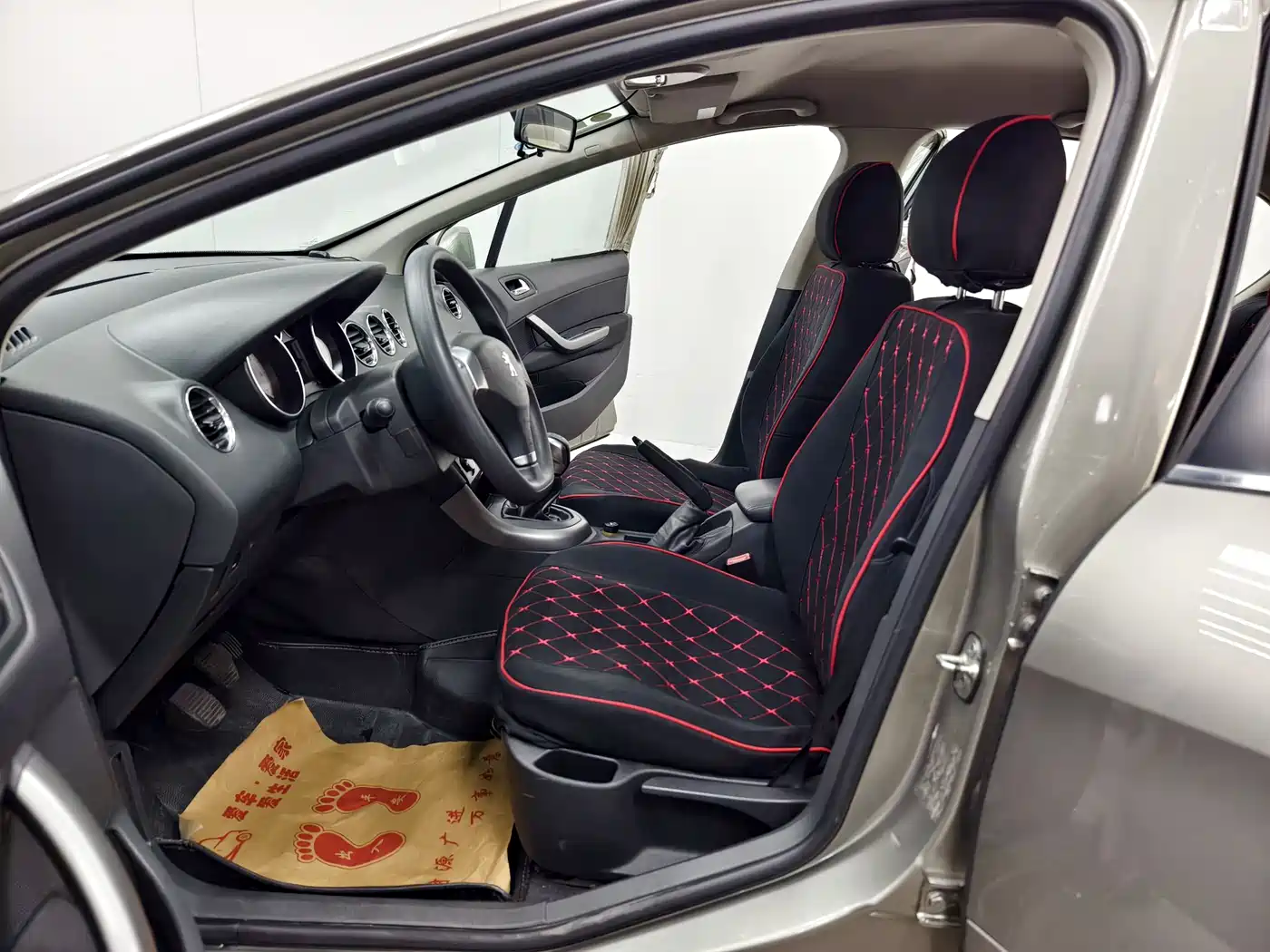 Peugeot 408 2013 2.0L Manual Comfort Edition фото 10