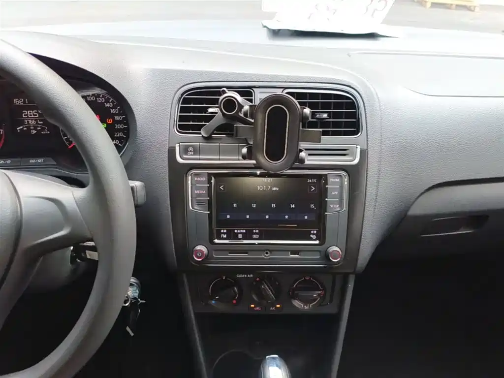Volkswagen Polo 2018 1.5L Auto Safe Drive фото 13