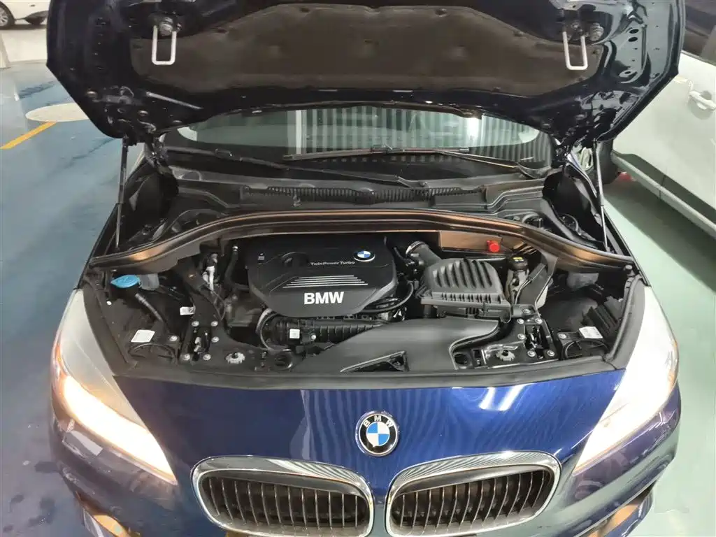 BMW 2 Series Touring 2016 218i Fashion Model фото 16