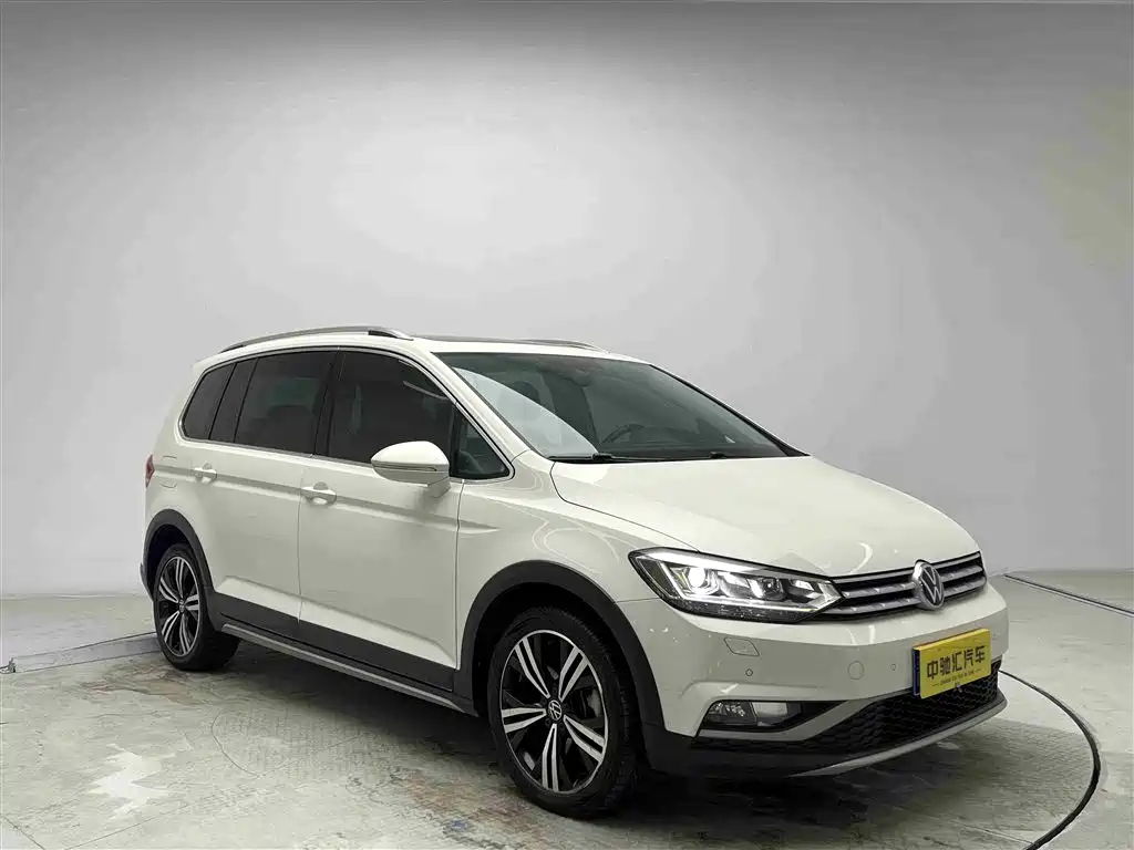 Volkswagen Touran 2021 Touran L 280TSI DSG Cross Edition 6-seater фото 3