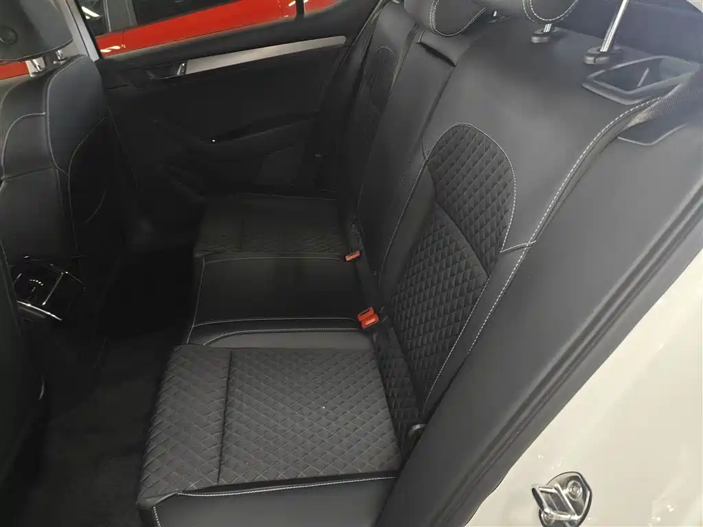 Škoda Superb 2016 TSI280 DSG Pioneer Edition фото 17