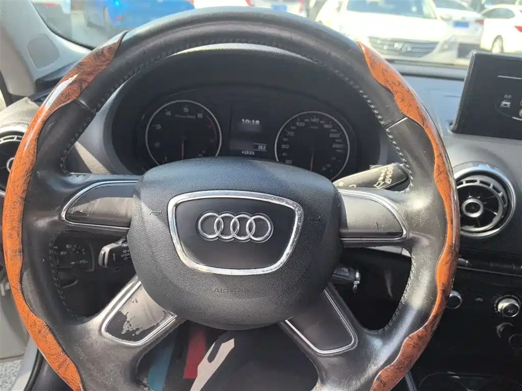 Audi A3 2014 Sportback 35 TFSI Automatic Progressive фото 3