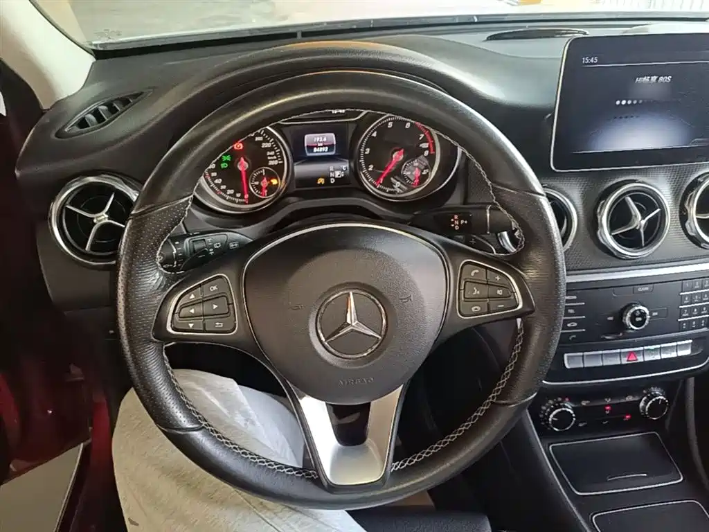 Mercedes-Benz GLA 2018 GLA 200 Dynamic фото 11