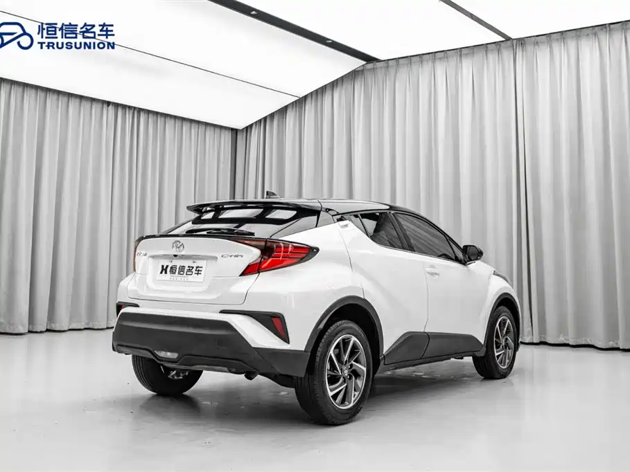 Toyota C-HR 2021 2.0L Luxury Edition фото 5