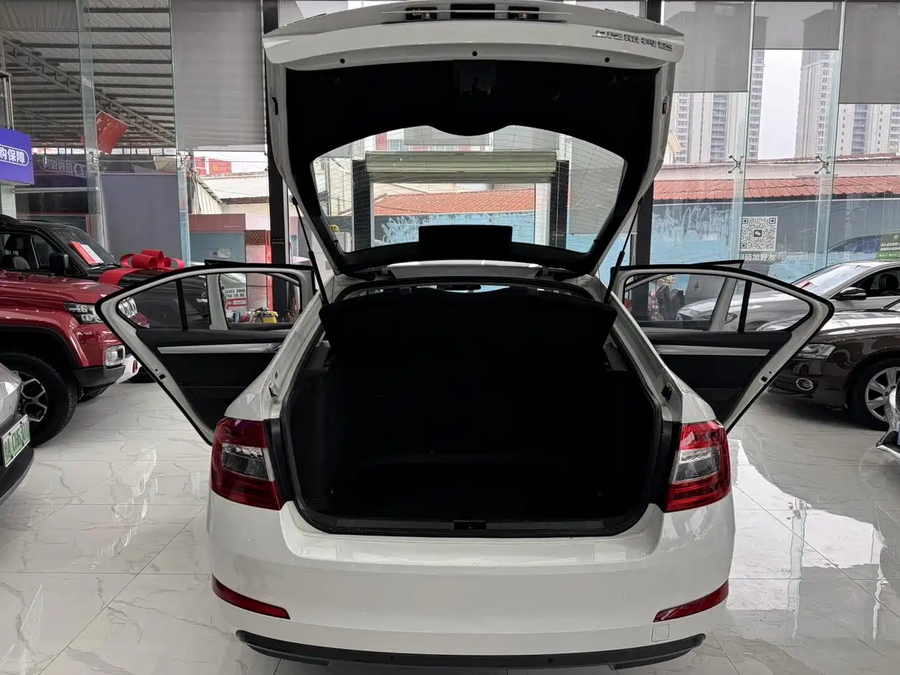 Škoda Octavia 2017 1.6L Automatic Pioneer Edition фото 28