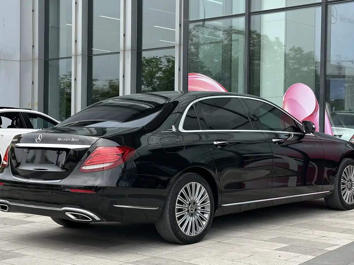 Mercedes-Benz E-Class 2020 E 300 L Luxury Model фото 5