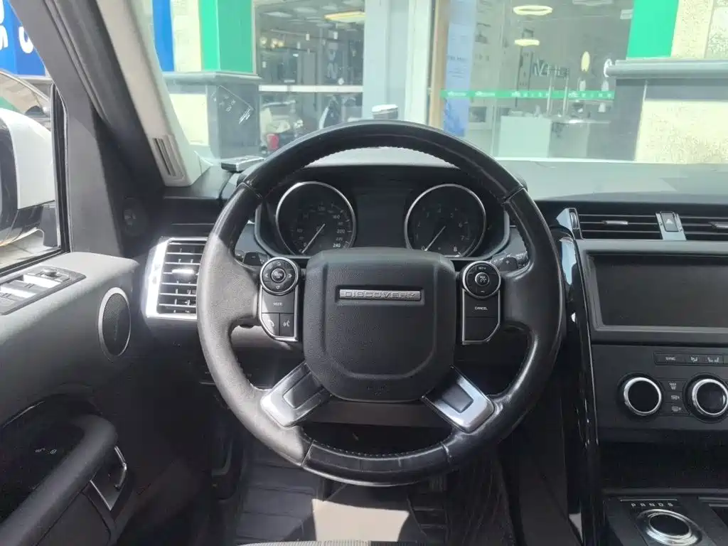 Photo 3 - Land Rover Discovery