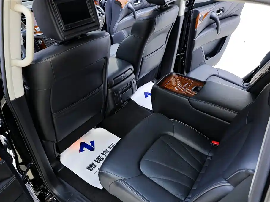 Infiniti QX80 2016 5.6L 4WD фото 33