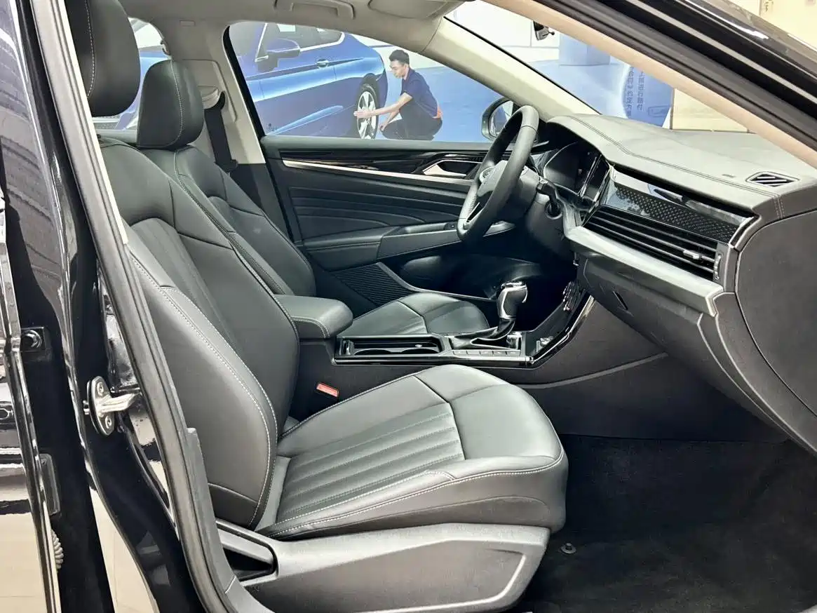 Volkswagen Passat 2022 280TSI Elite Edition фото 10