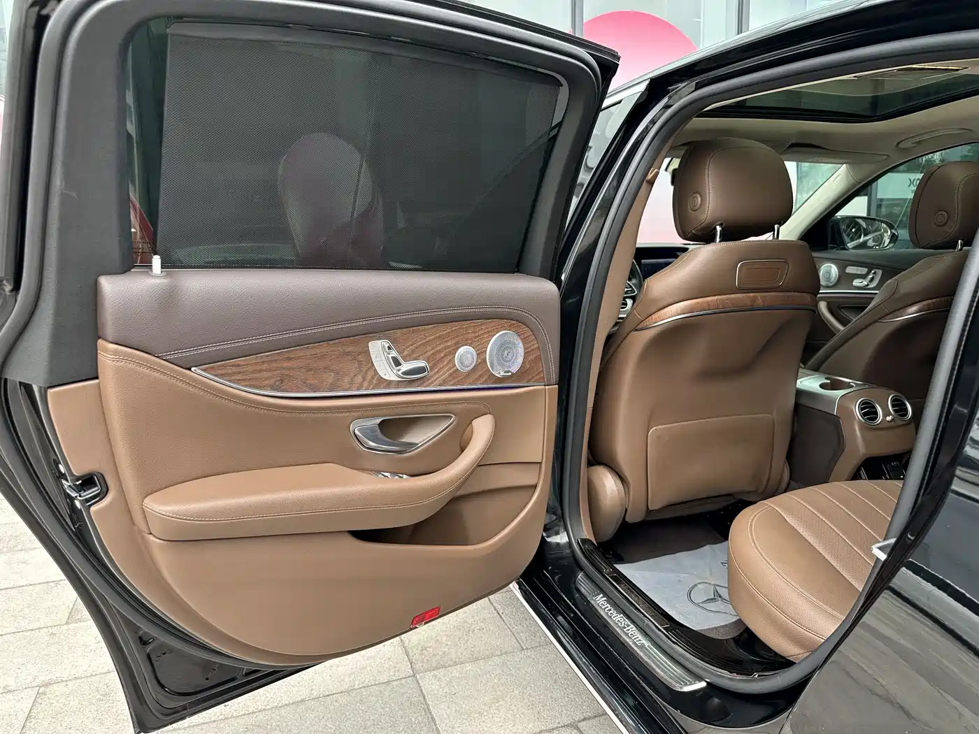 Mercedes-Benz E-Class 2020 E 300 L Luxury Model фото 17