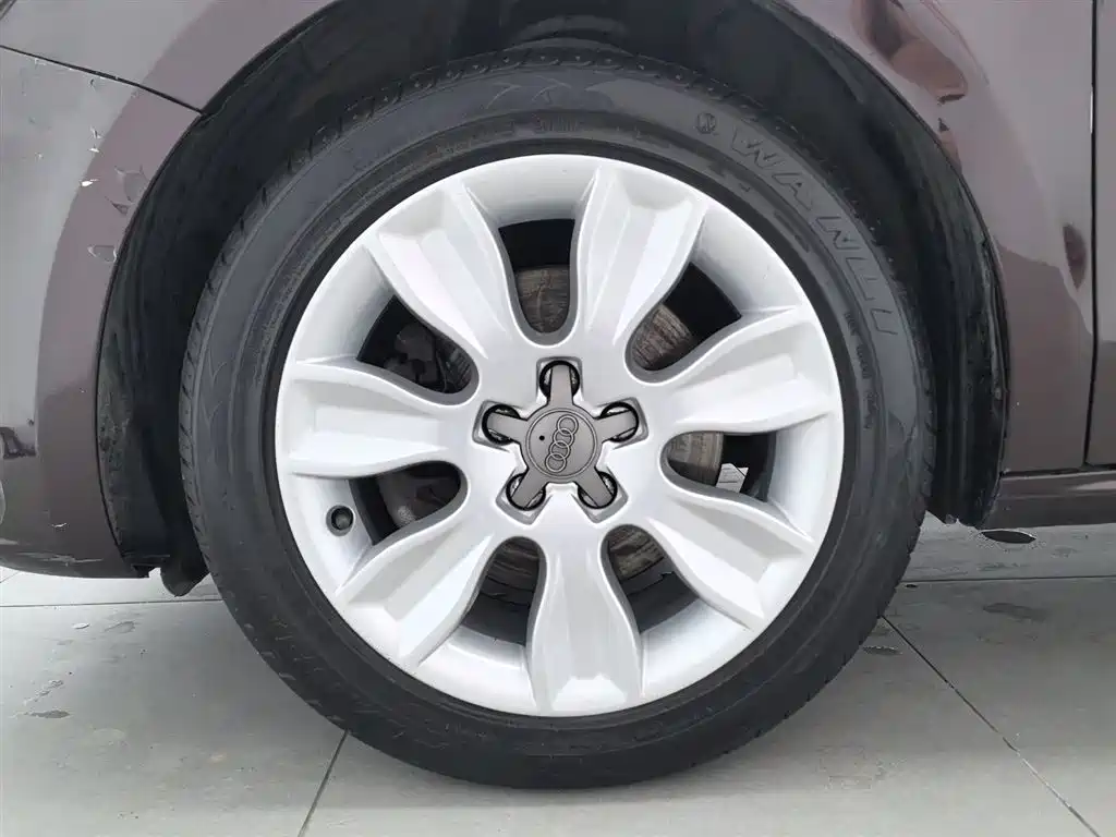 Audi A1 2012 1.4 TFSI Urban фото 17