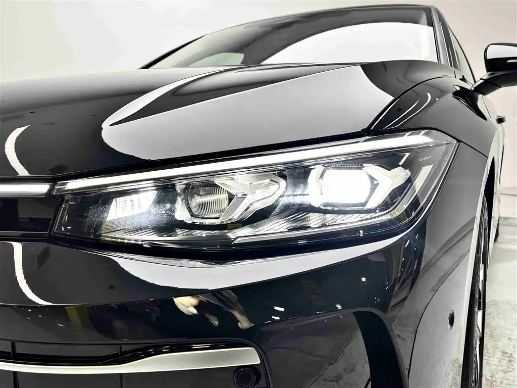 Volkswagen Passat 2025 Pro 380TSI Dragon Fortune Edition фото 5