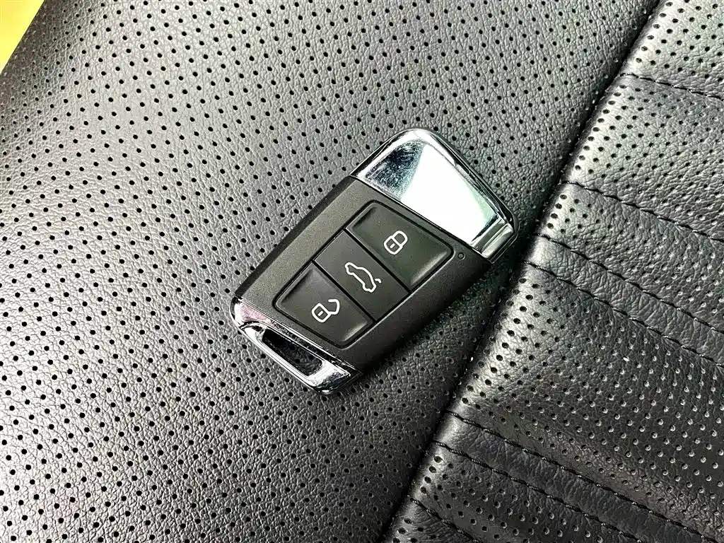 Volkswagen Passat 2023 330TSI Luxury Edition фото 15