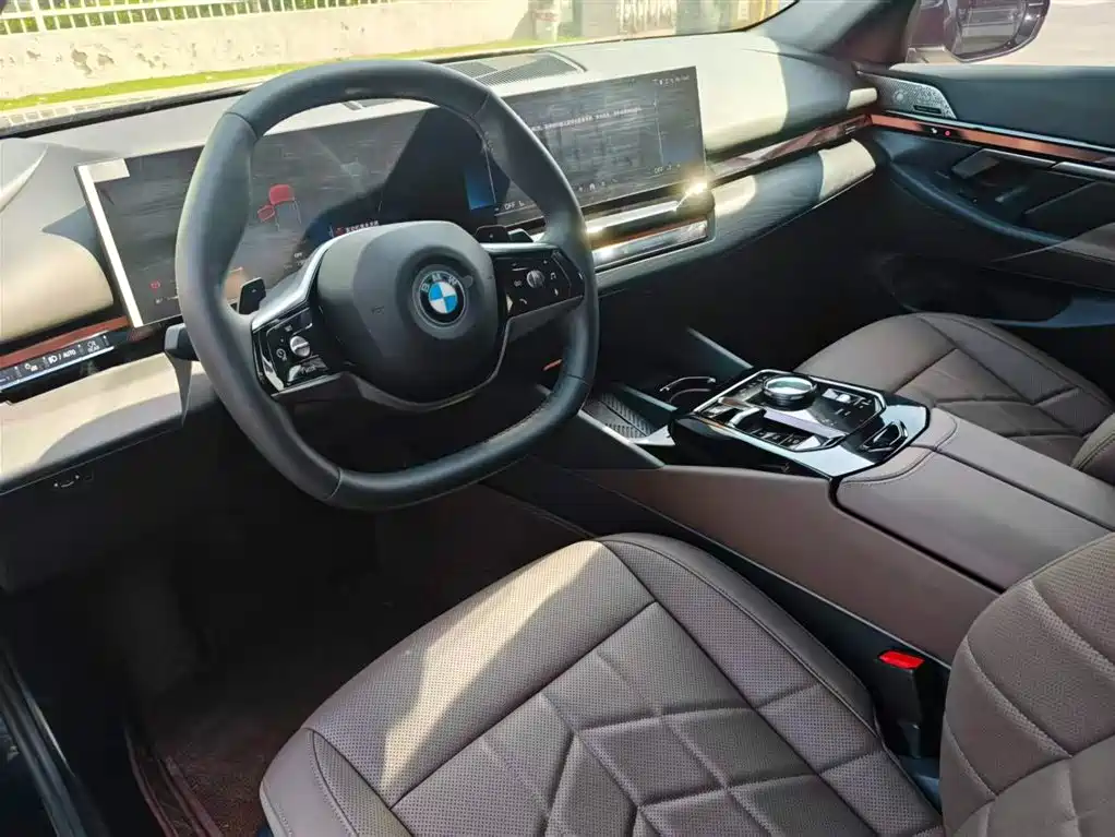 BMW 5 Series 2024 530Li Leading Model Luxury Package фото 11