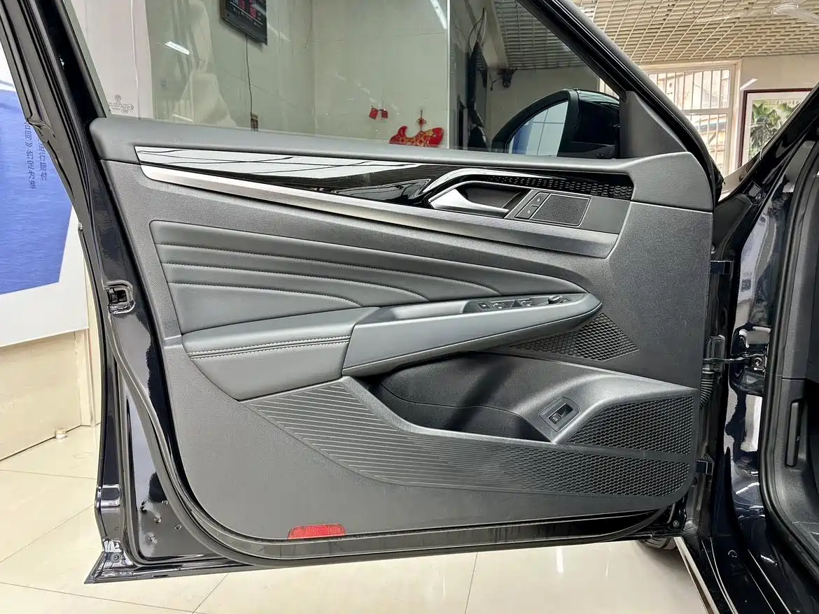 Volkswagen Passat 2022 280TSI Elite Edition фото 21