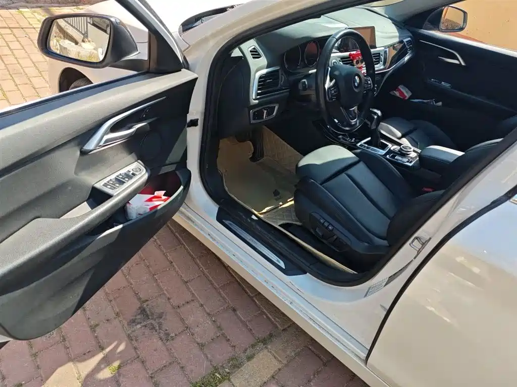 BMW 1 Series 2018 Facelift 118i Sport фото 17