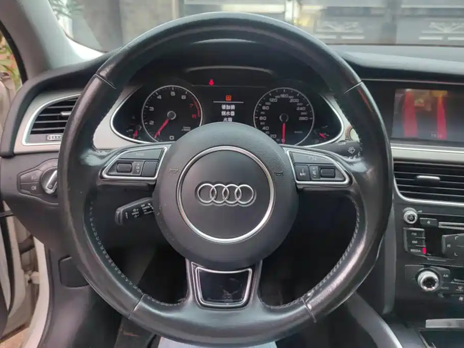Фото 15 - Audi A4L