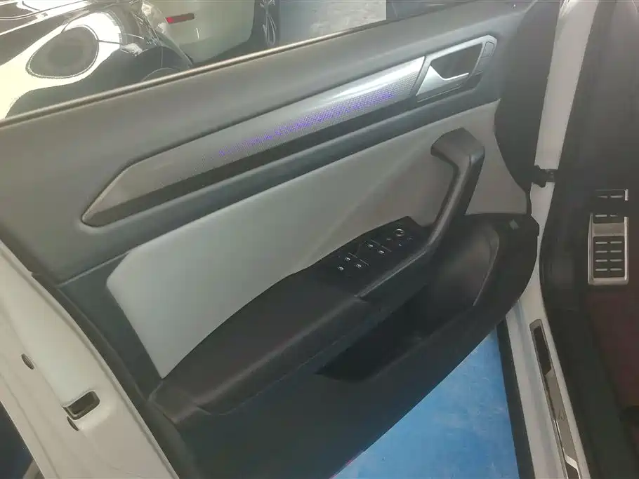 Volkswagen T-ROC 2024 300TSI DSG 2WD Morning Light Edition фото 7