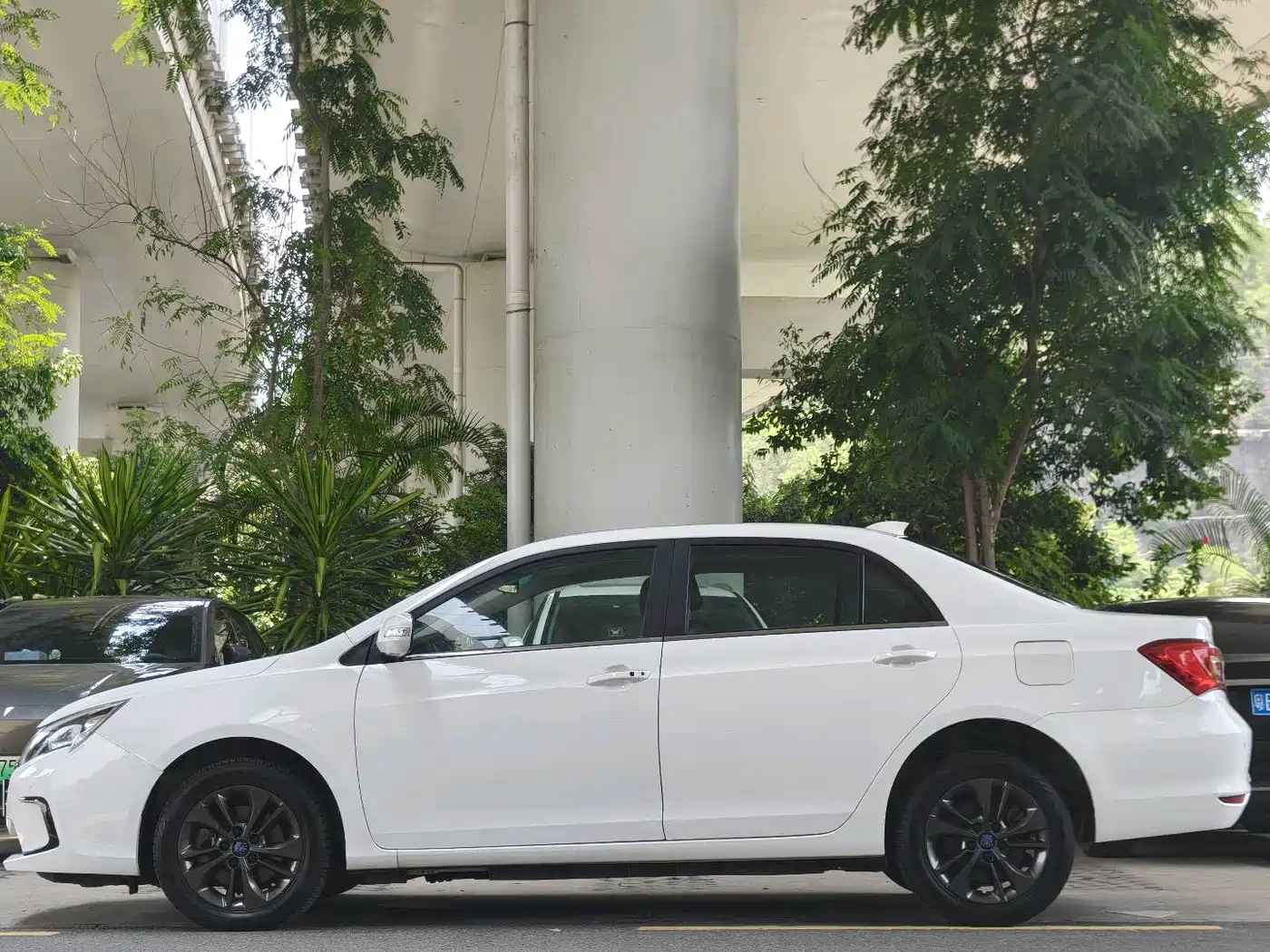 BYD Qin New Energy 2018 1.5T Smart Premium фото 7