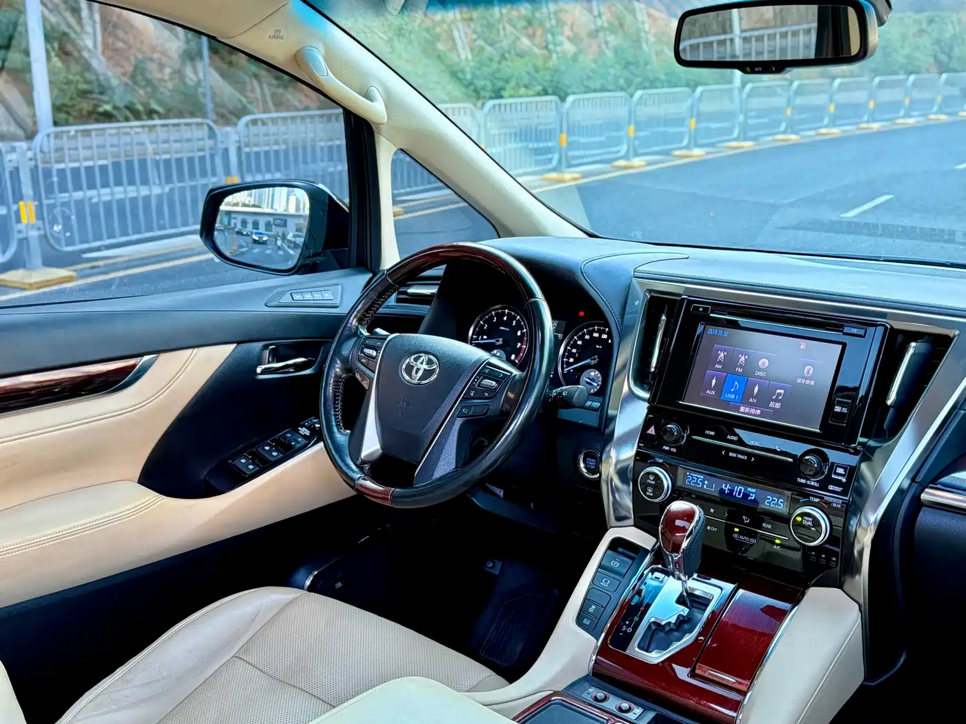 Toyota Alphard 2015 3.5L Luxury Edition фото 17