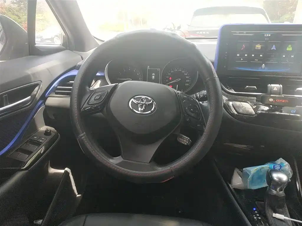 Toyota C-HR 2020 Model 2.0L Leading фото 6