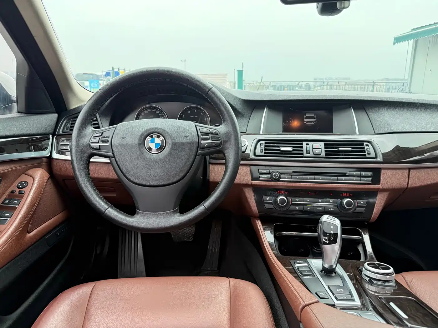 BMW 5 Series 2014 525Li Leading фото 7