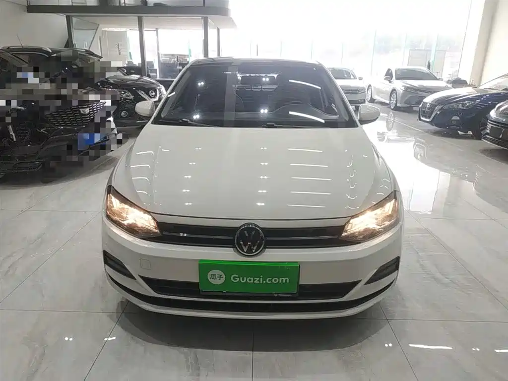 VOLKSWAGEN POLO