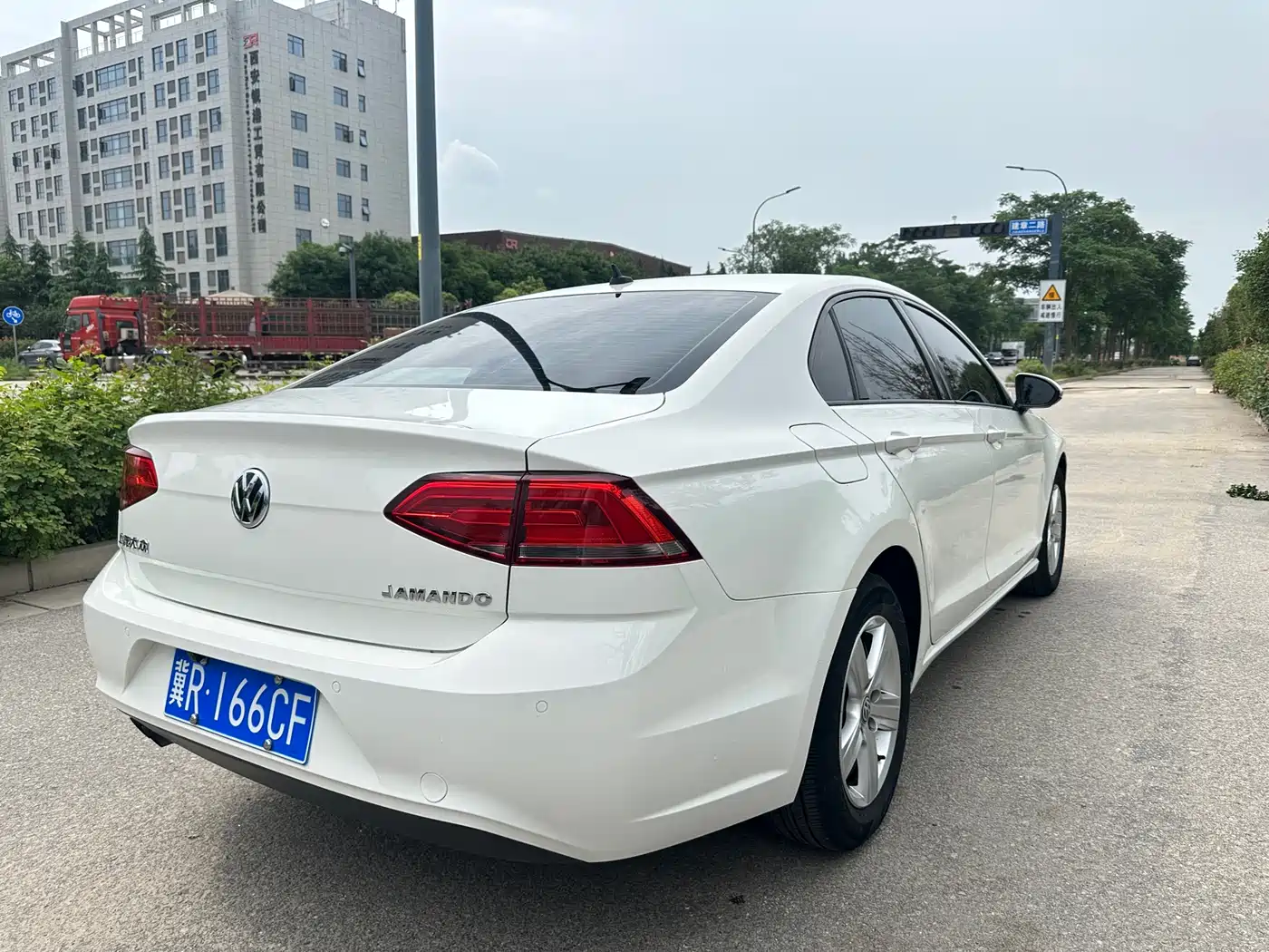 Volkswagen Lamando 2017 230TSI DSG Trend Edition фото 16